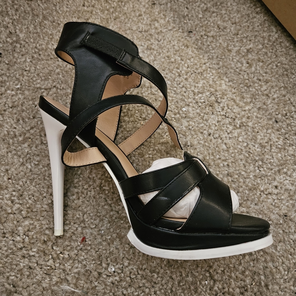 JustFab Sabrah Black/White Heels